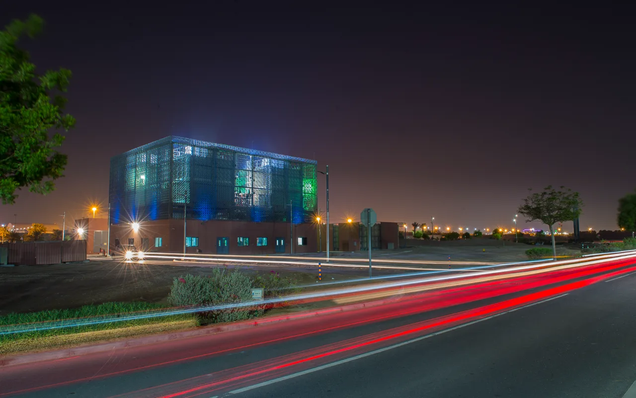 Nighttime building image published on the Tasleem website